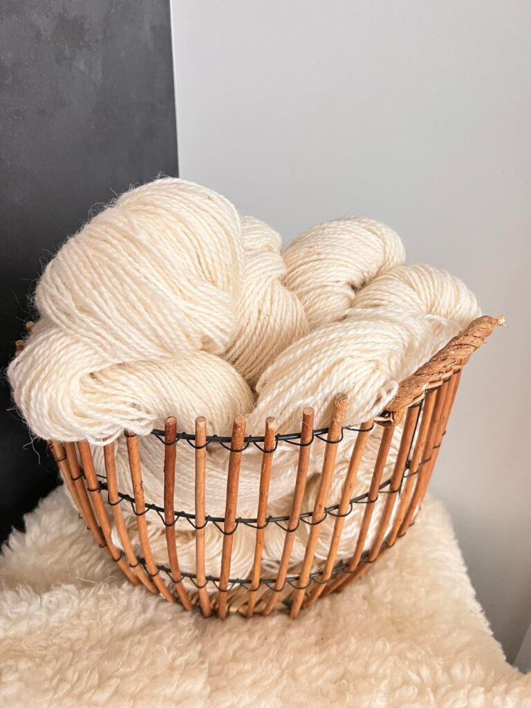 60% Siberian Husky Dog Wool, 40% Sheep Wool 1 kg – WHITE, WoolLando