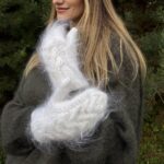 Women’s white angora wool mittens “PYNĖ” – WoolLando