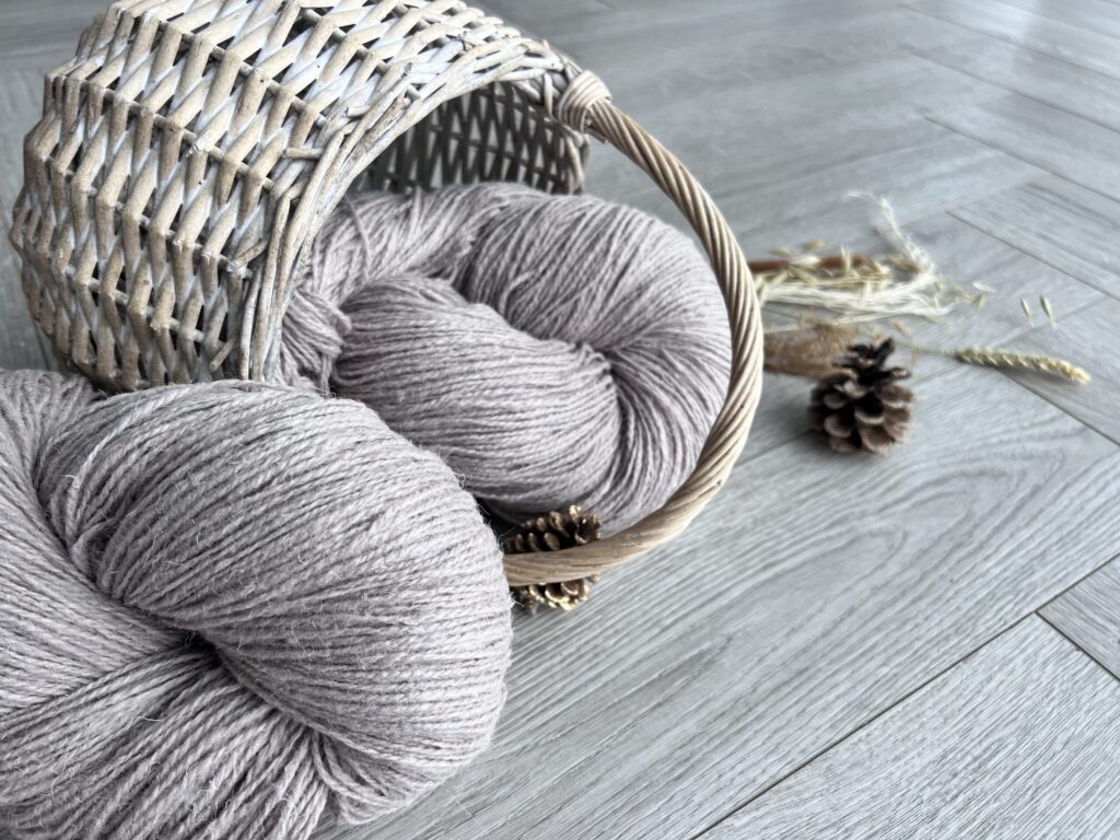 Sheep wool yarn 1 kg – BROWNISH, WoolLando