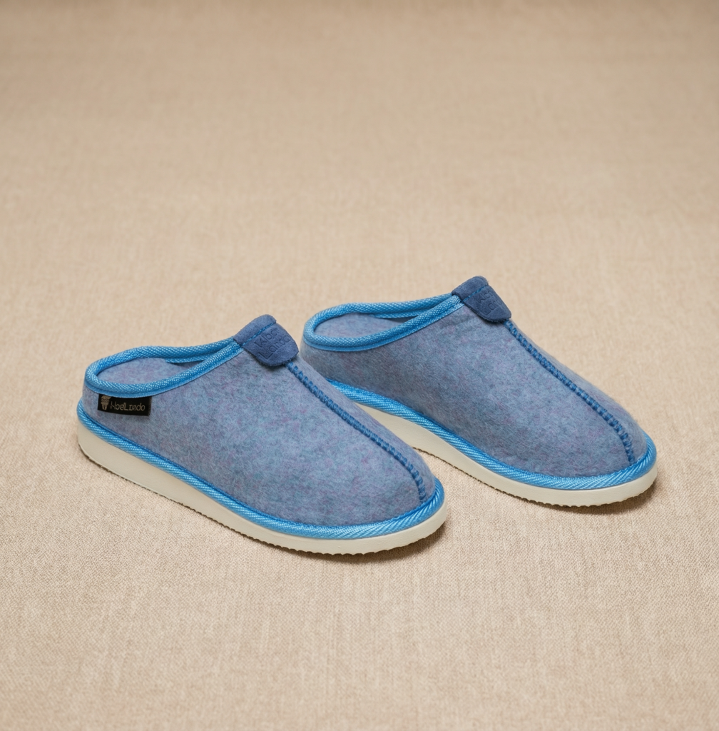 Blue slip-on felt slippers RUGIAGĖLĖ, WoolLando