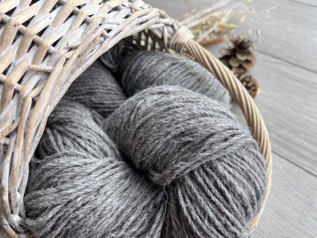 50% dog wool, 50% sheep wool yarn 1 kg – DARK GREY, WoolLando