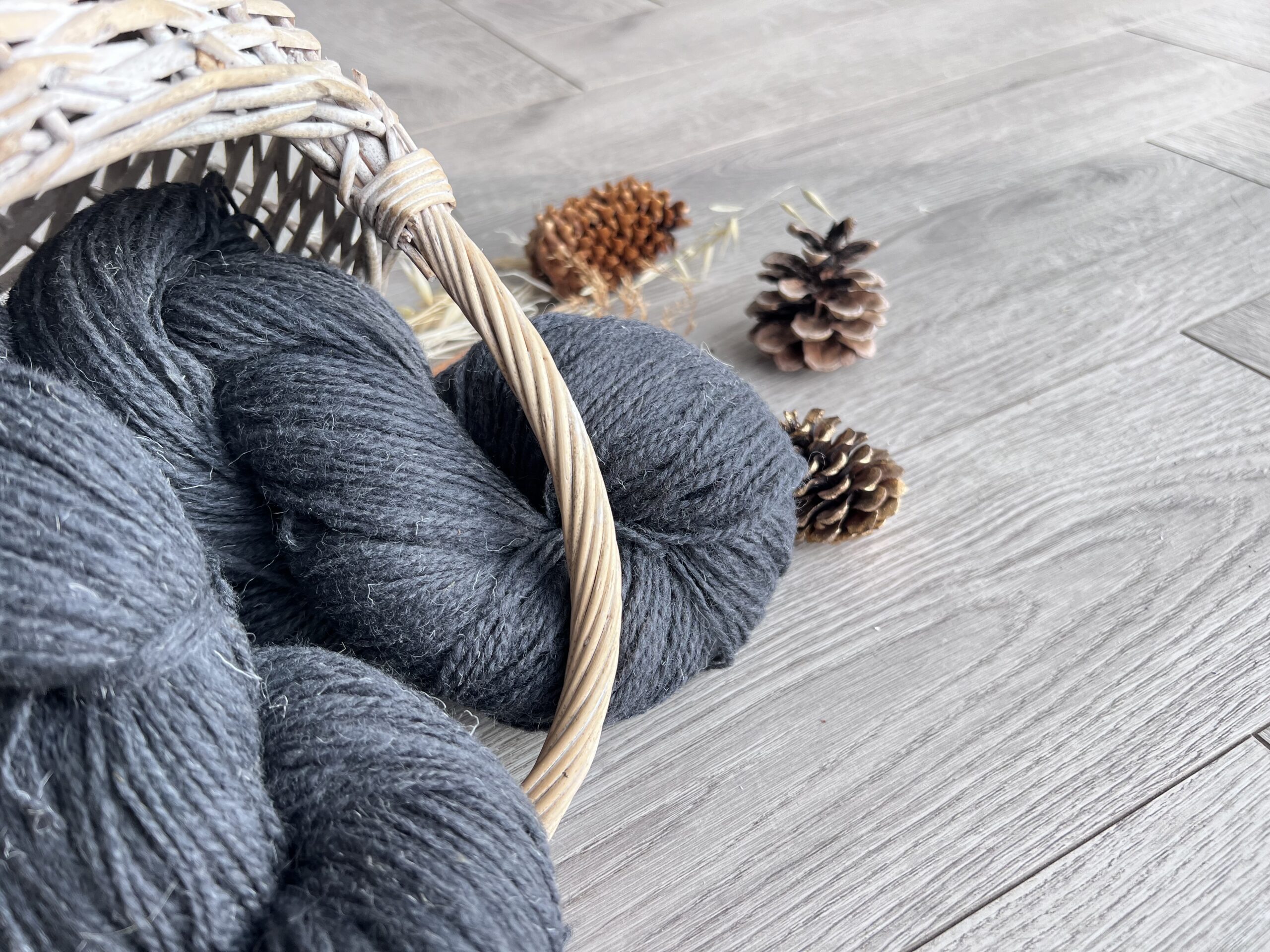 Sheep wool yarn 1 kg – DARK GREY, WoolLando