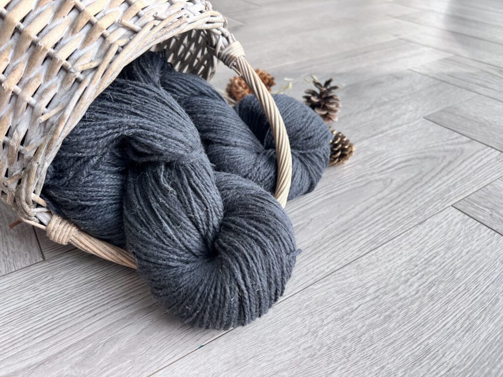 Sheep wool yarn 1 kg – DARK GREY, WoolLando